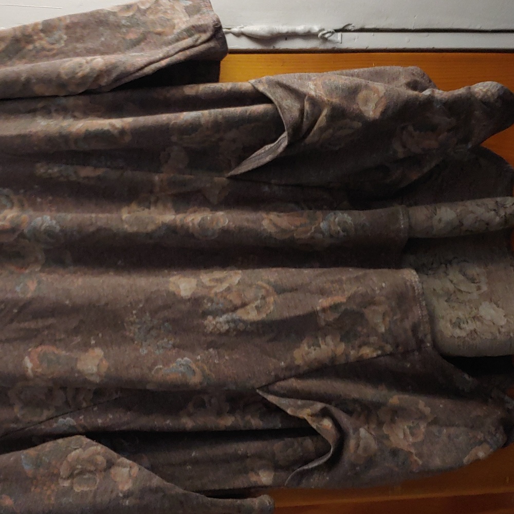 Top - Picture 2 of 4